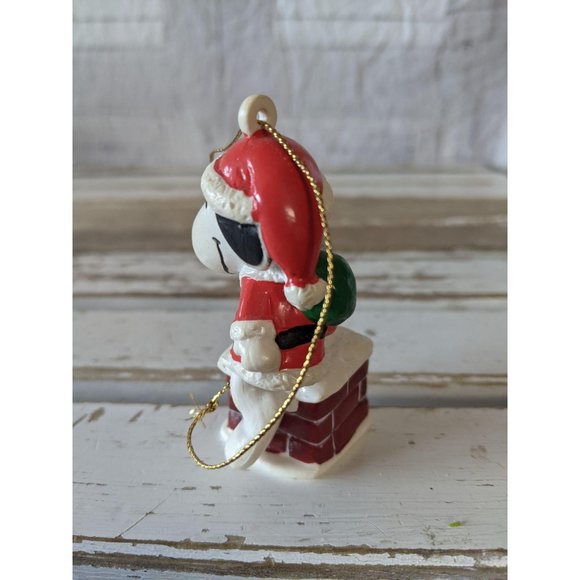 United feature Snoopy chimney Santa ornament Xmas - Picture 2 of 6